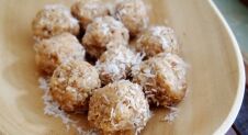 Recept: pindakaas-kokos balletjes