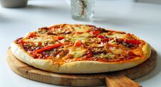 Vegetarische pizza met paprika
