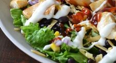 OMF’s Studentenkeuken: BBQ Chicken salade