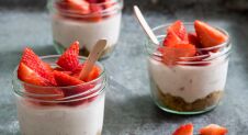 Makkelijke cheesecake met aardbeien – recept