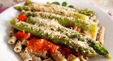 Groen in het seizoen: pasta met verse tomatensaus en asperges