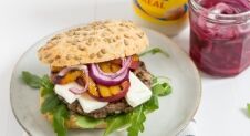Weekendbites: Hamburger met gegrilde perzik van Eva