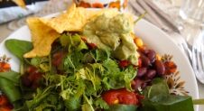 Vegan fastfood: Mexican chili met verse guacemole