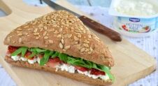 Laura Kookt: Meergranen sandwich met Hüttenkäse