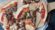 VIDEO: Tortizza funghi met zoete uien