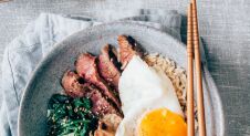 Fresh & Easy: Bibimbap, Koreaans rijstgerecht met biefstuk