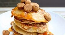 Kruidnoten pancakes met sinaasappelgelei