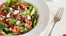 Farro salade met feta, cranberries en vijgen dadelazijn