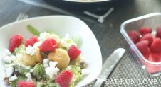 Falafel salade met frambozen en geitenkaas
