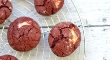 Video: Red Velvet koekjes met witte chocolade