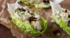 Slaschuitjes met avocado-chorizo salade