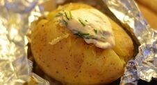 Gepofte aardappel met kruidencrème