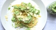 Spaghetti met broccolipesto