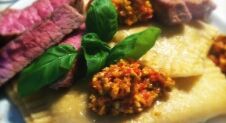 Gevulde ravioli met postelein-pistachenoten en kalfsoester