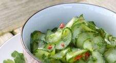 Komkommersalade met koriander en limoen