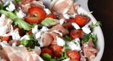 Super Healthy Sunday: Salade met aardbei, geitenkaas en parmaham
