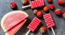 Aardbei-watermeloen ijsjes