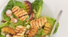 Fast & Fresh: Salade met halloumi & gegrilde perzik