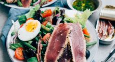 Easy: Salade Niçoise met gegrilde tonijn