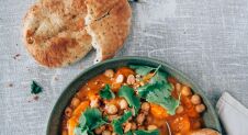 One Pot: Rode vegetarische curry met zoete aardappel