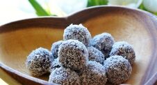 Bliss Balls: healthy chocolate snack