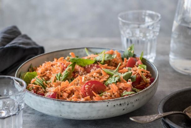 Spinazie-wortelsalade met quinoa
