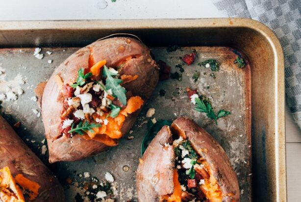 Fresh & Easy: Gevulde zoete aardappel uit de oven met chorizo