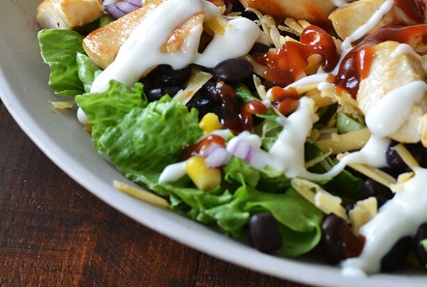 OMF’s Studentenkeuken: BBQ Chicken salade