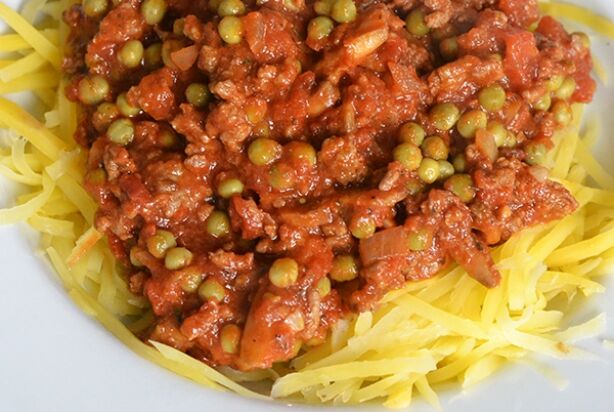 Spaghetti van koolraap met bolognesesaus