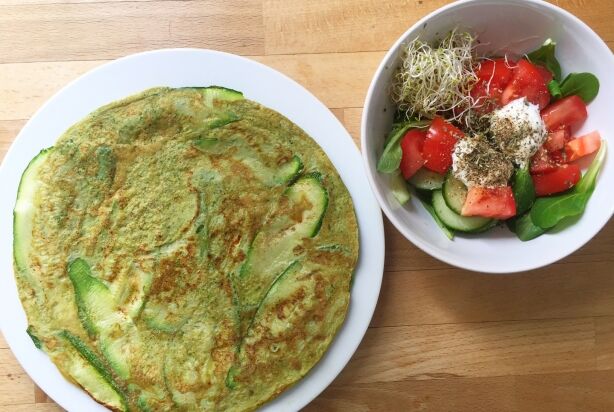 Courgette basilicum omelet