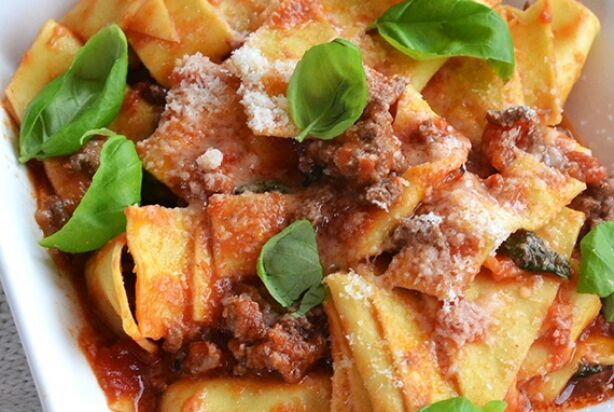 OMF’s Studentenkeuken: Snelle pasta met tomatensaus