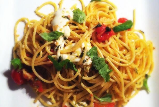 Spaghetti met tomaat en mozzarella