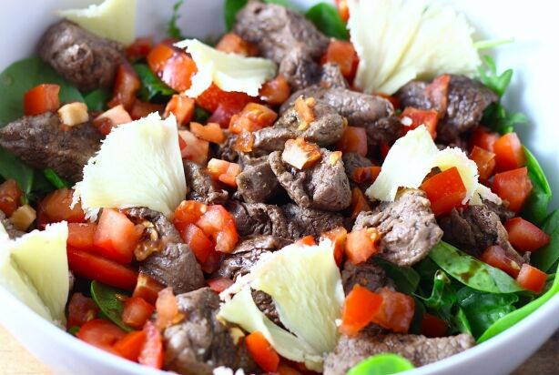 Salade met biefstukreepjes en Tête de Moine