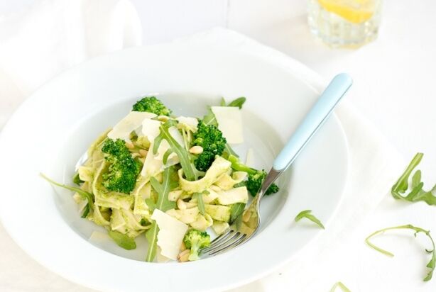 Fresh & Easy: Pasta met broccolipesto