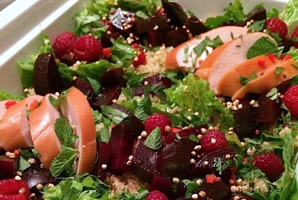 Quinoa salade met rode biet en frambozen