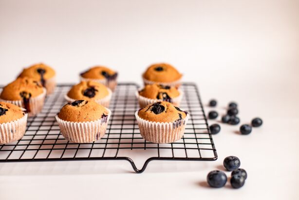 Citroen muffins met bramen, blauwe bessen en frambozen