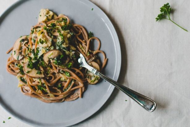 Romige pasta met spinazie en artisjok