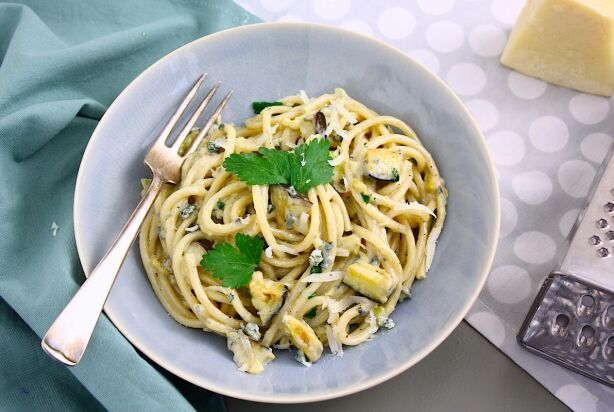 Spaghetteria's bucatini met aubergine en gorgonzola