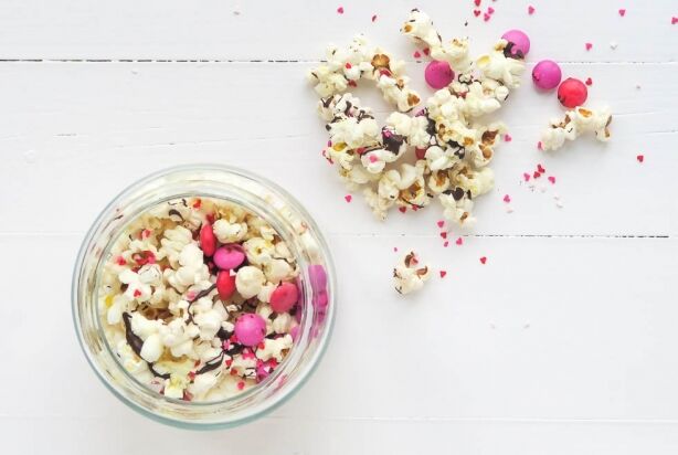 Video: Valentijns popcorn met chocola