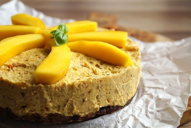 Healthy mango cheesecake